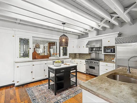 5th image of 514 Broome St