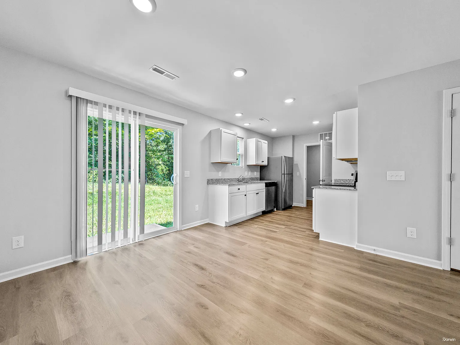3 bed, 2.5 bath, 1450 sqft, $1,880 — Photo 2