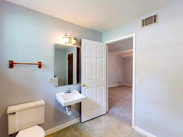 916 Huntington Cir — Photo 26