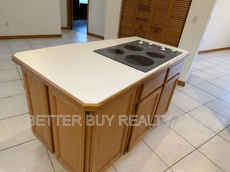 81 Boston Ln — Photo 12