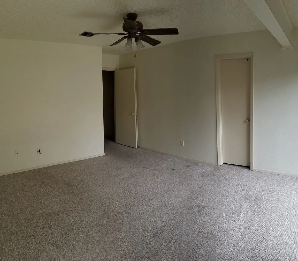 3 Bed 1.5 Bath $1000 — Photo 2