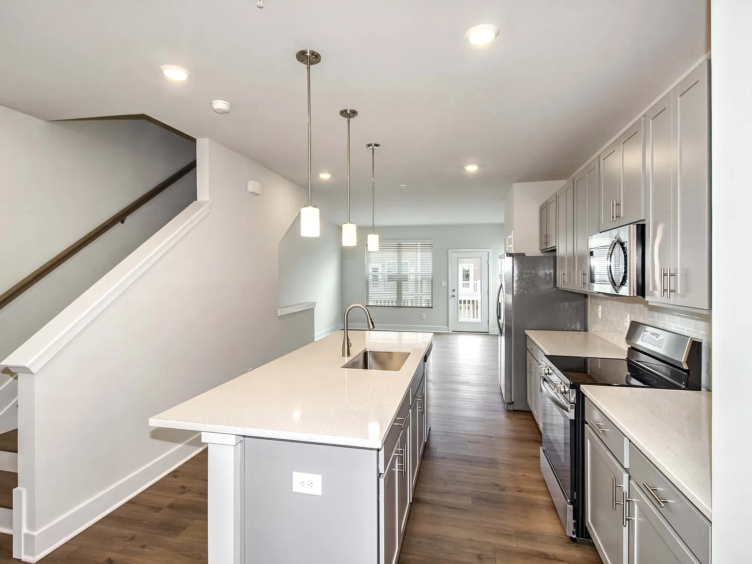 2 bed, 2.5 bath, 1495 sqft, $2,500 — Photo 3
