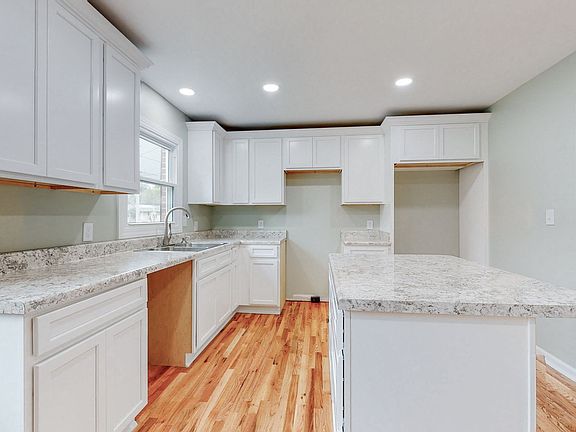5th image of 201 Woodmont Dr