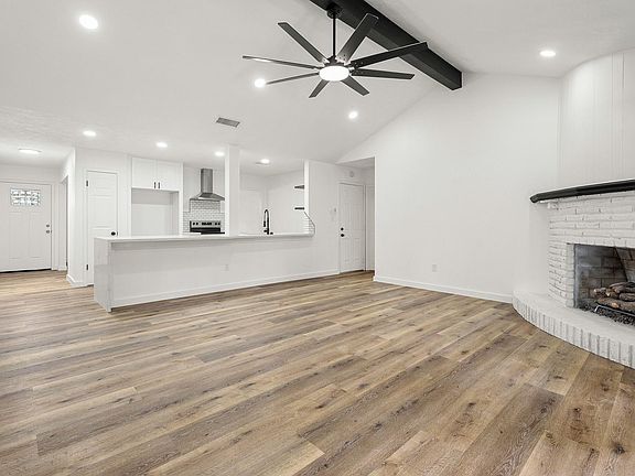4th image of 16114 Reseda Cir