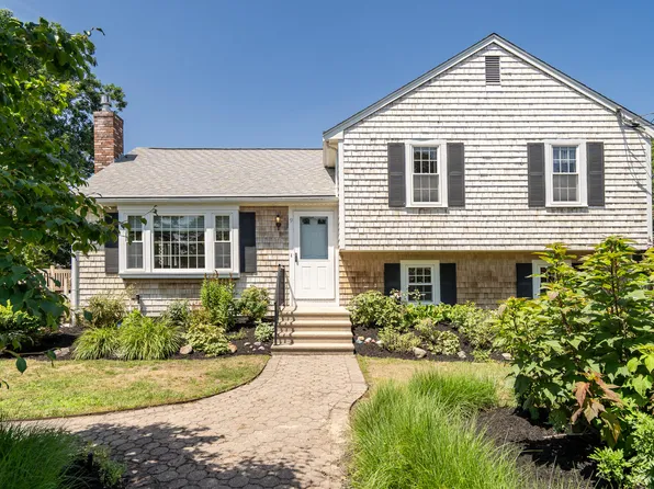 9 Huckleberry Lane, Dennis Port, MA 02639