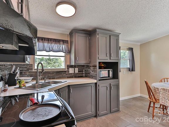 5th image of 44 Gina Ln