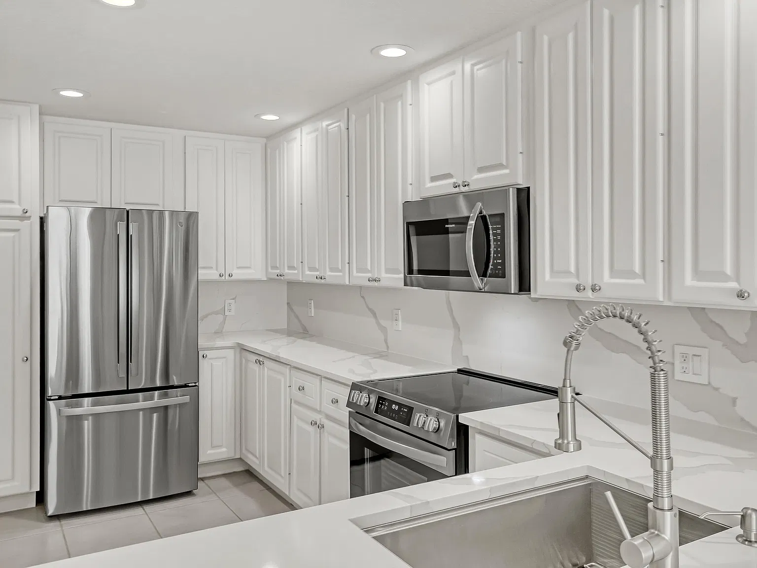 3 bed, 3.0 bath, 1890 sqft, $4,400 — Photo 2