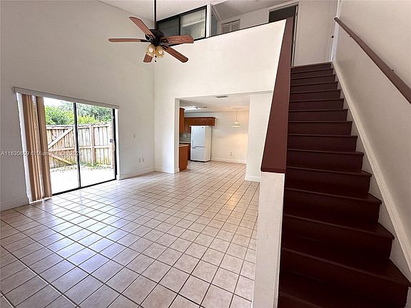 3rd image of 209 Palm Cir E