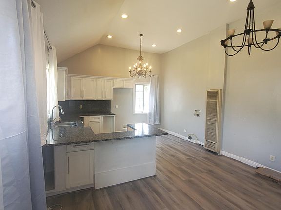 2nd image of 655 1/2 W Holt Ave