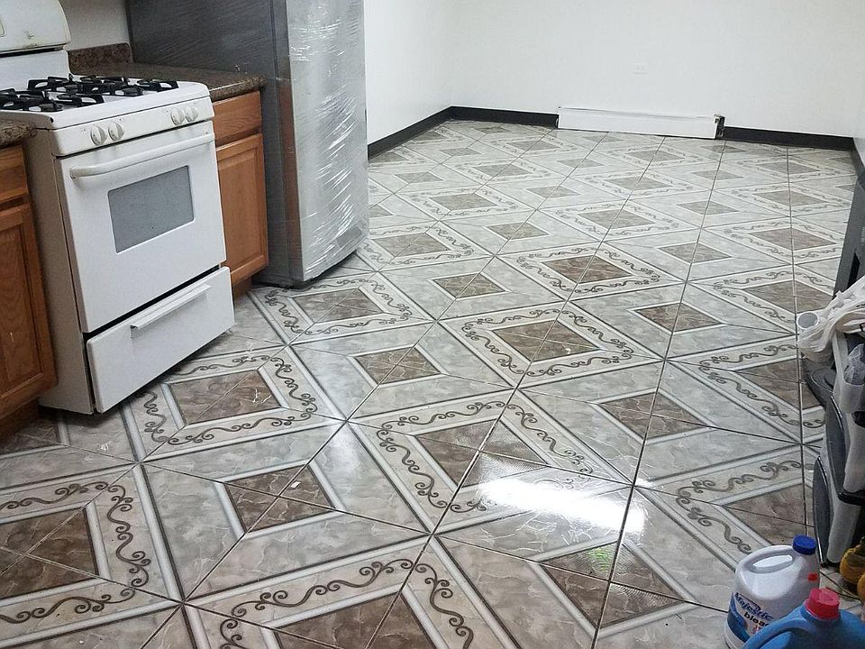 2nd image of 2427 N Lotus Ave