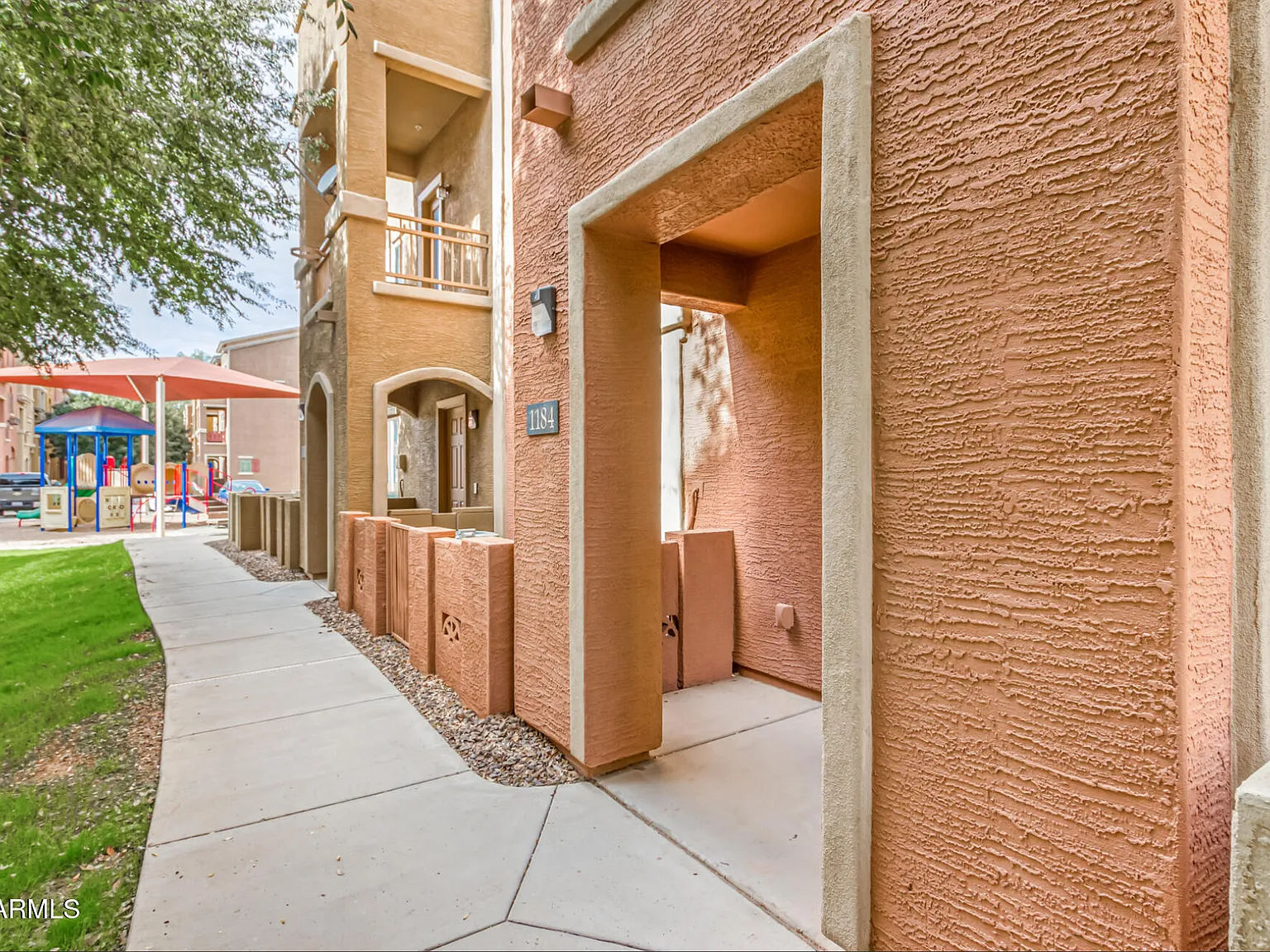 4 bed, 2.5 bath, 1701 sqft, $2,500 — Photo 2