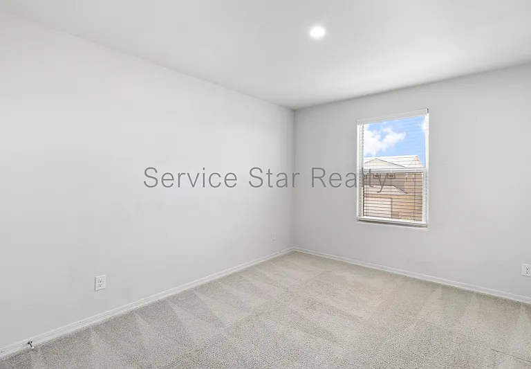 214 W Watson Ct — Photo 15