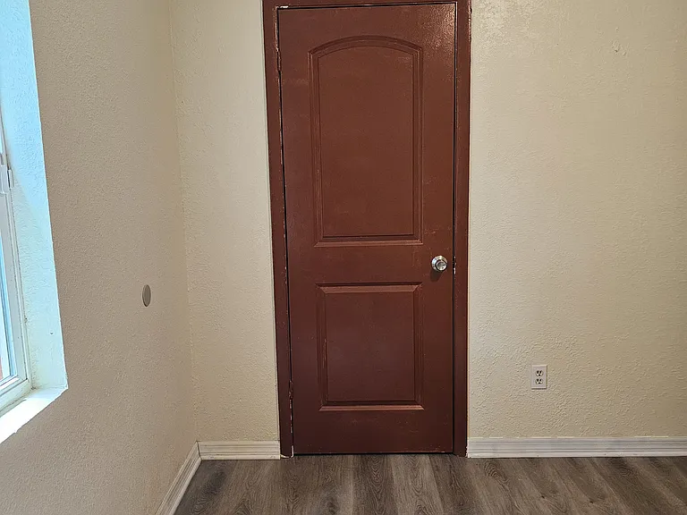 305 E Lake St — Photo 10