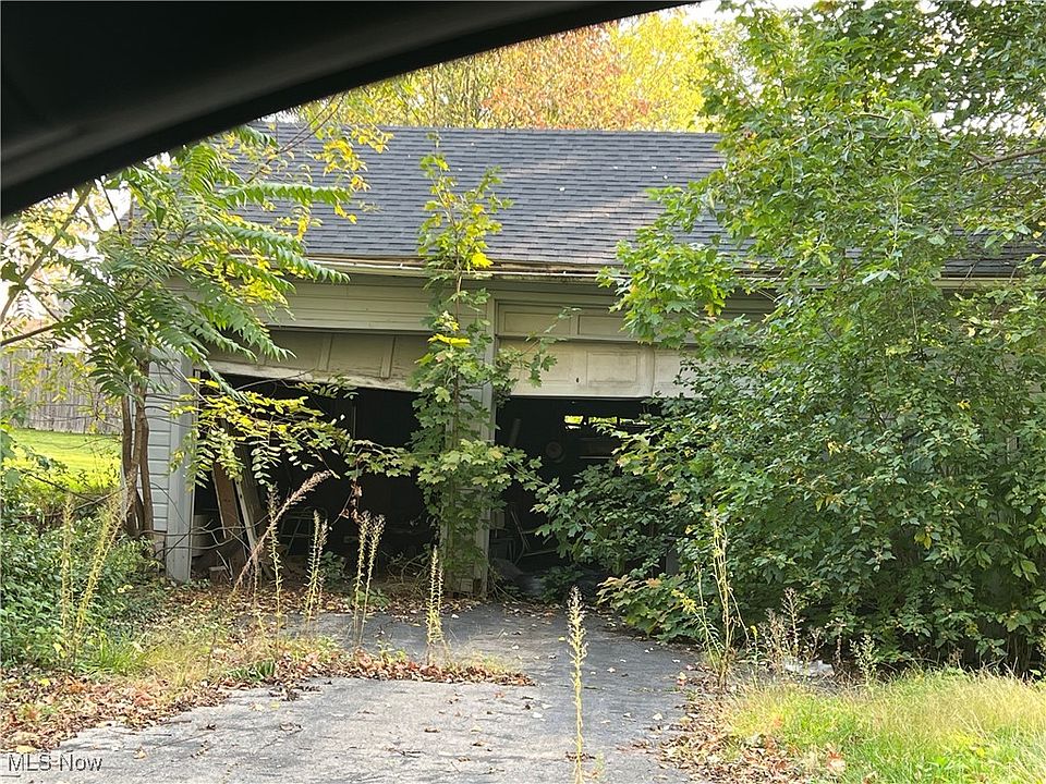 2nd image of 463 Spring St