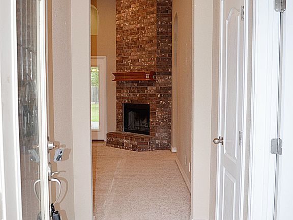 4th image of 1403 Saxon Cir