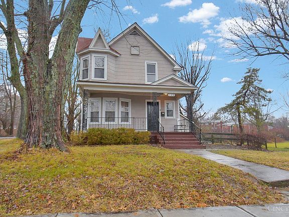5th image of 129 N Charity St