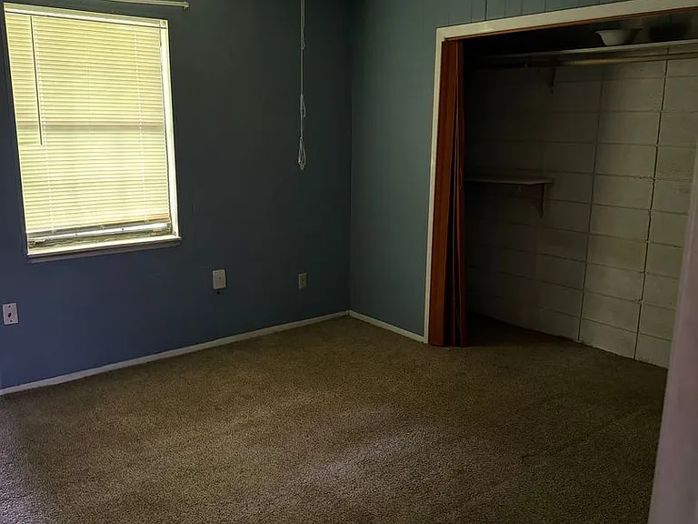 499 N Hawkins St — Photo 3