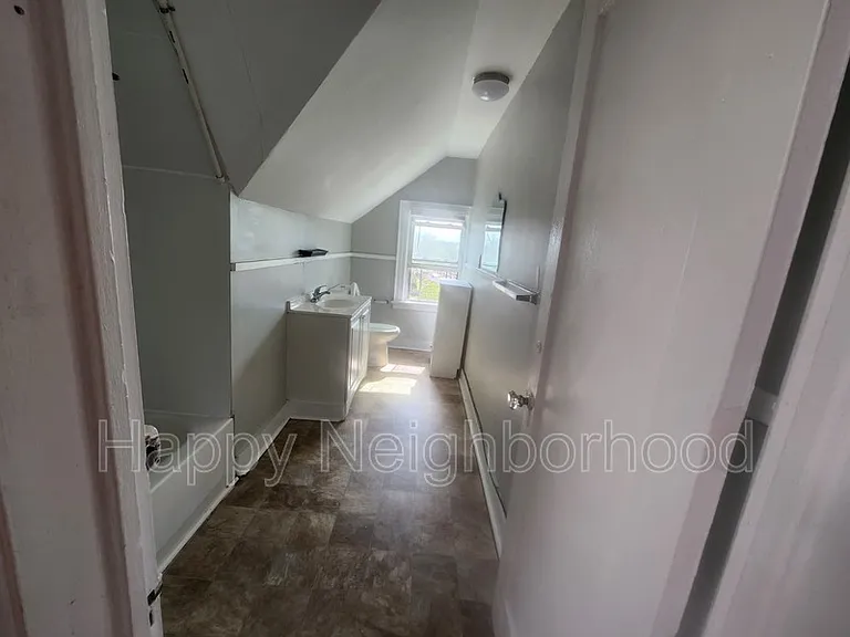 130 Bradley Ave #306 — Photo 9
