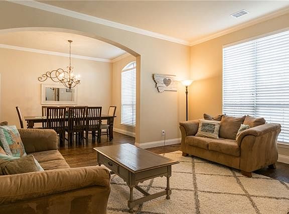 4th image of 3526 Meadow Bluff Ln