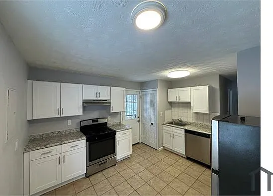 19519 Meadowlark Ln — Photo 3