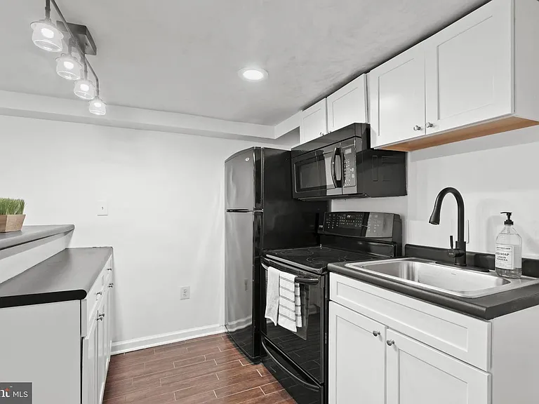 739 Fairmont St NW #B — Photo 8