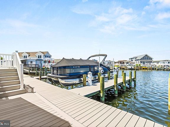 2nd image of 216 Beachcomber Ln