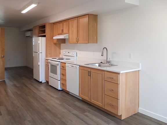 4th image of 3228 SE 136th Ave #75
