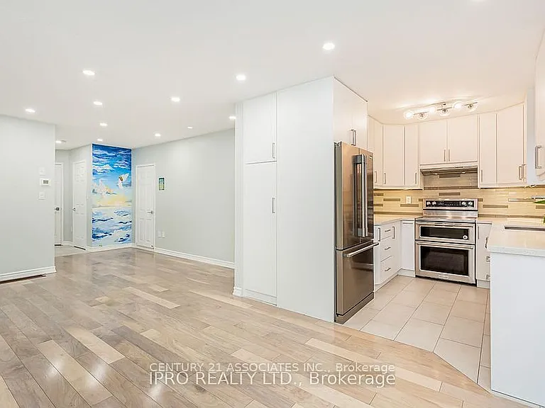 2410 Emerson Dr — Photo 9