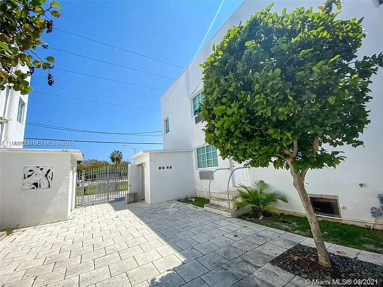 8415 Harding Ave #5 — Photo 23