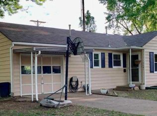 2401 SW 26th Dr, Topeka, KS 66611