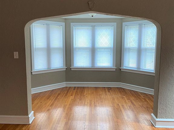 4th image of 7260 Pershing Ave #2E