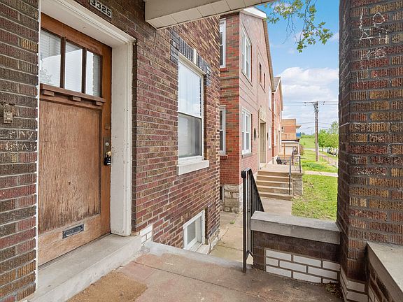 2nd image of 3325 Lawn Ave #61