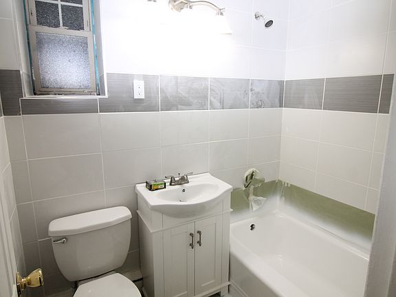 5th image of 37 Duncan Ave APT 1C