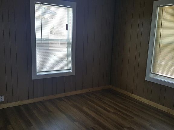 4th image of 420 S Avenue G