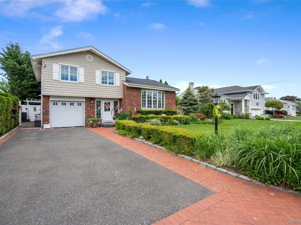 39 Brewster Road W, Massapequa, NY 11758