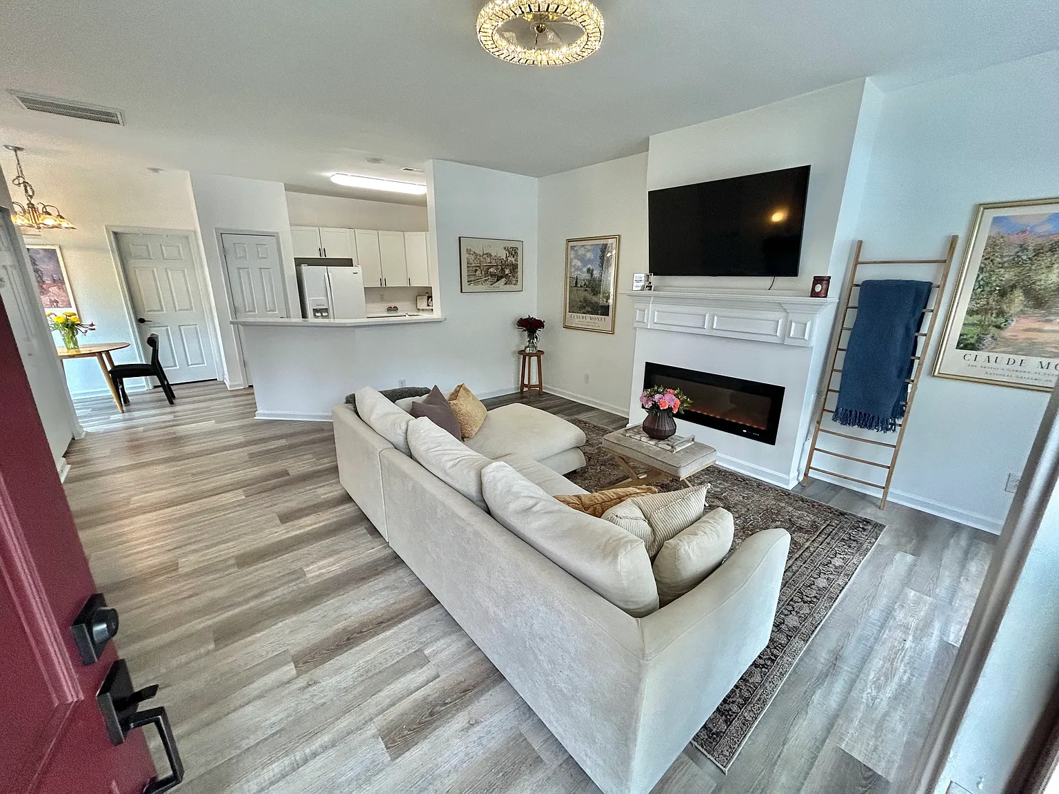 3 bed, 2.5 bath, 1539 sqft, $2,200 — Photo 3