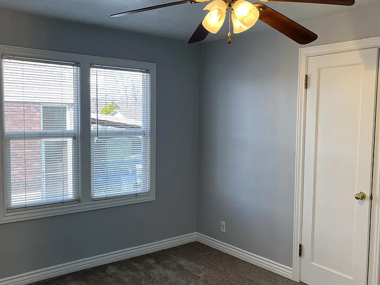 632 N Main St — Photo 14