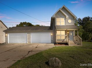 240 N Garfield St, Maple Rapids, MI 48853