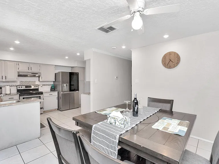 5837 Sunforest Dr — Photo 12