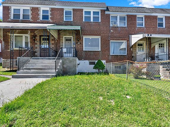 3rd image of 303 Arden Rd W