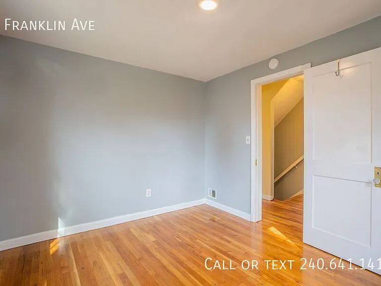 8 Franklin Ave — Photo 20
