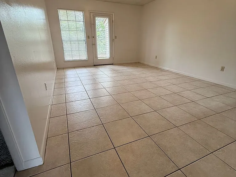 117 Classic Ct — Photo 10