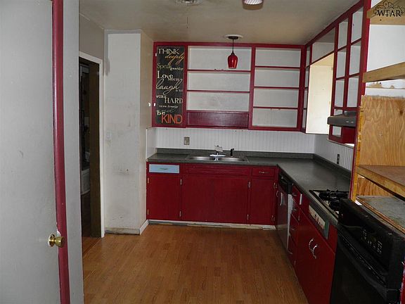 5th image of 1104 Clover Dr