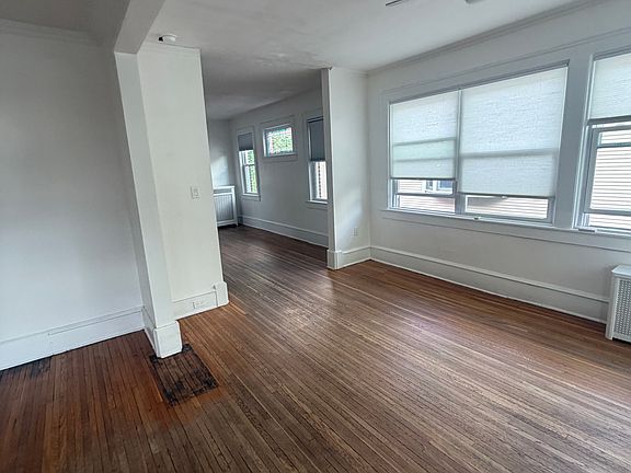 3rd image of 301 Pierce St APT 2