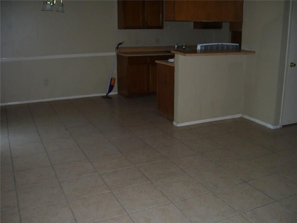 2nd image of 11602 Post Oak Cir #1