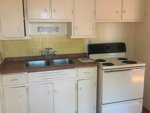 2nd image of 1607 Jackson Bluff Rd