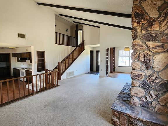 3rd image of 1 Cottonwood Ln