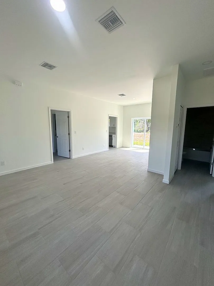 New Construction! Modern 3br/2ba Home With Garage-Peaceful Lake Placid Location — Photo 4