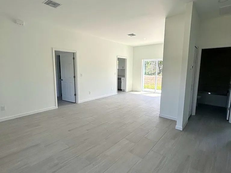 544 Highlands Lake Dr — Photo 3