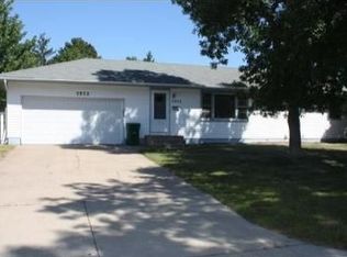 7572 Imperial Dr N, Brooklyn Park, MN 55443